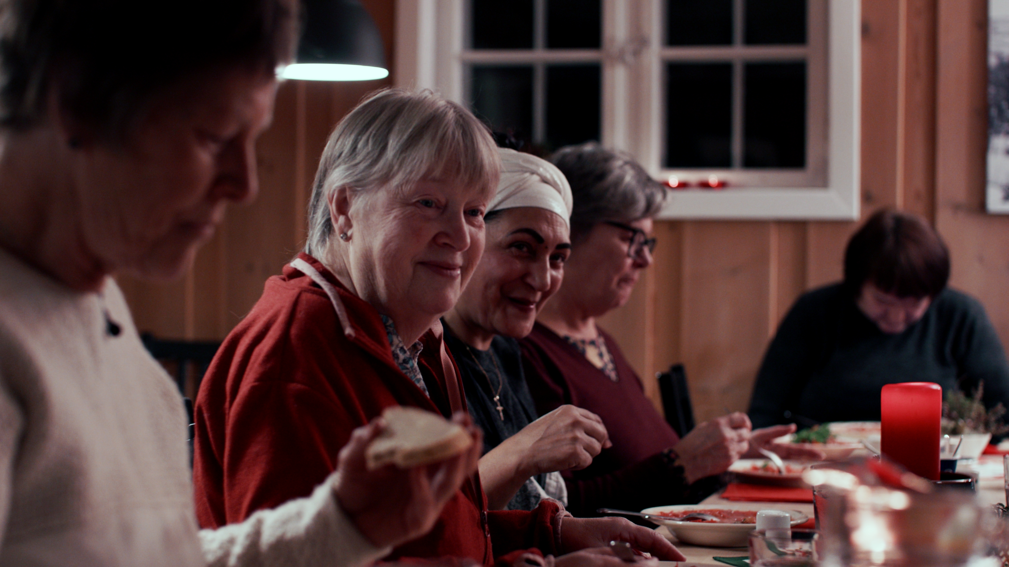 Studieforbundet - damer som sitter ved et bord