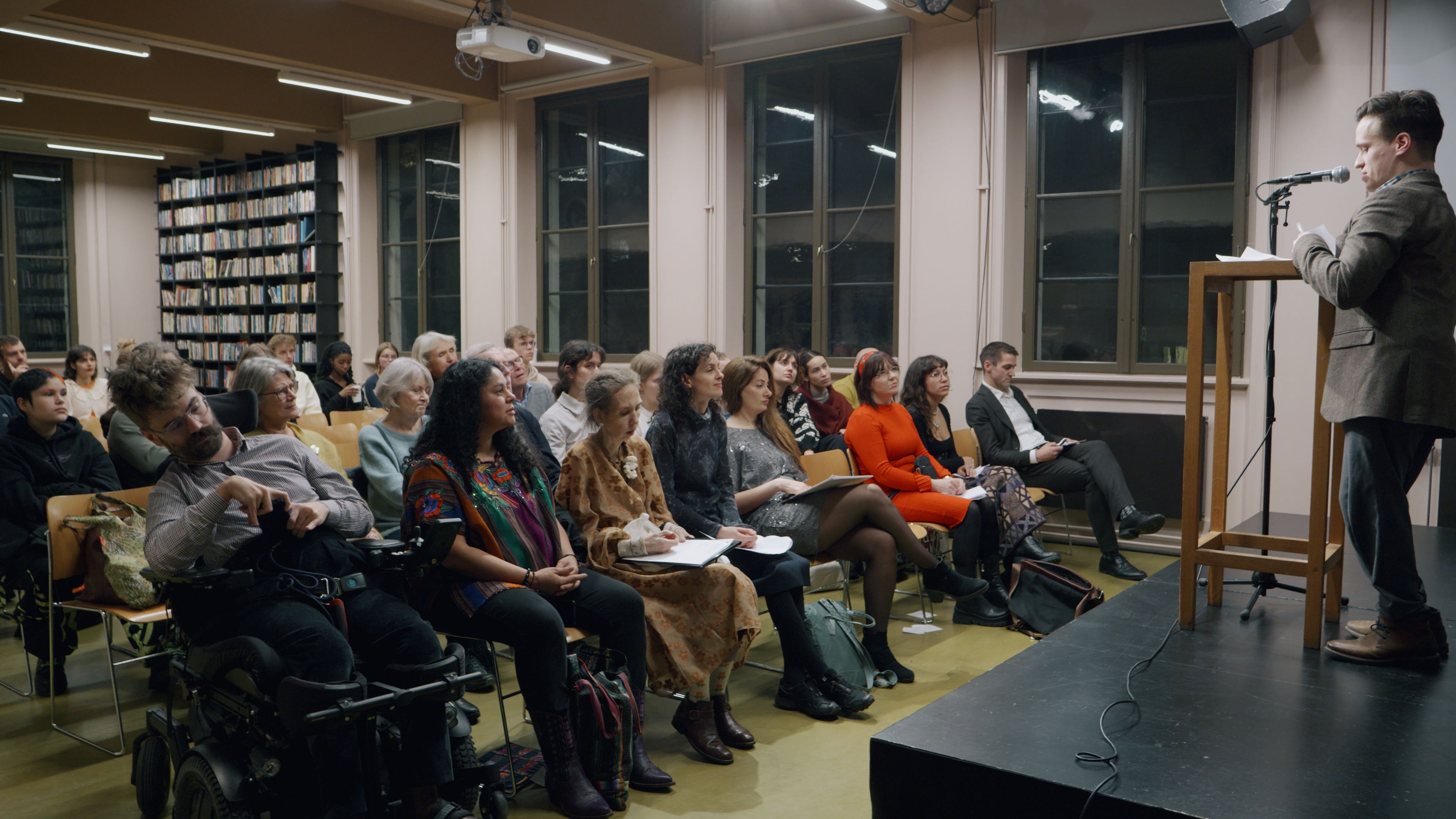 Bilde av deltakere på forfatterskole