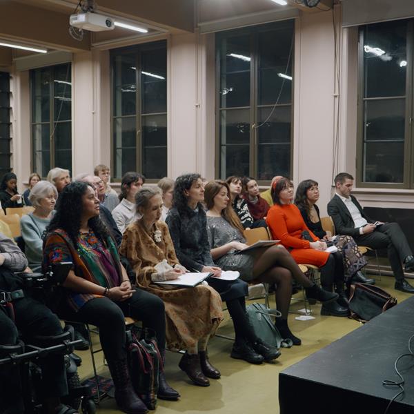 Bilde av deltakere på forfatterskole